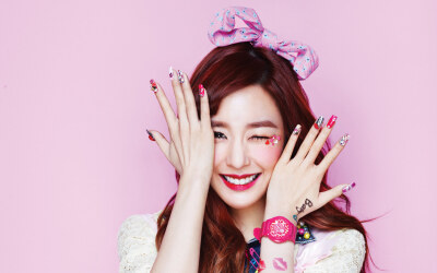 粉色黄美英，帕尼~