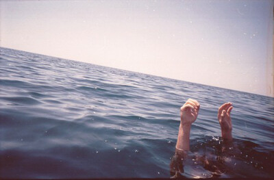 乱了夏末蓝了海