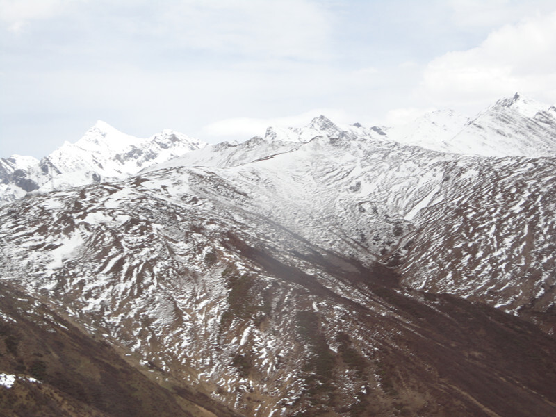 青藏高原的雪山