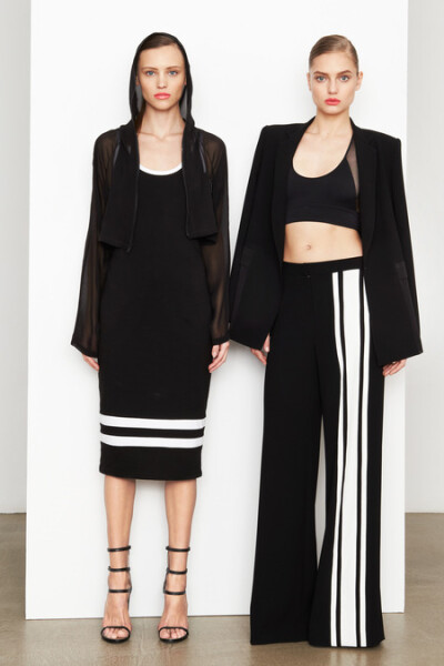 pre-fall2014 DKNY早秋 品牌源自己创始人——唐娜·卡伦(donnakaran)的名字，即“Donna Karan New York”的首字母缩写。DKNY品牌创立于1984年，创立伊始即对纽约所汇聚的不同文化及其独特的生活气息作了一个全新的诠…