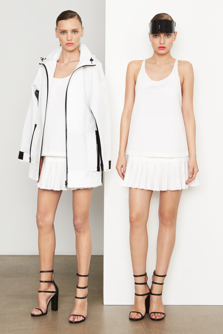 pre-fall2014 DKNY早秋 品牌源自己创始人——唐娜·卡伦(donnakaran)的名字，即“Donna Karan New York”的首字母缩写。DKNY品牌创立于1984年，创立伊始即对纽约所汇聚的不同文化及其独特的生活气息作了一个全新的诠释。