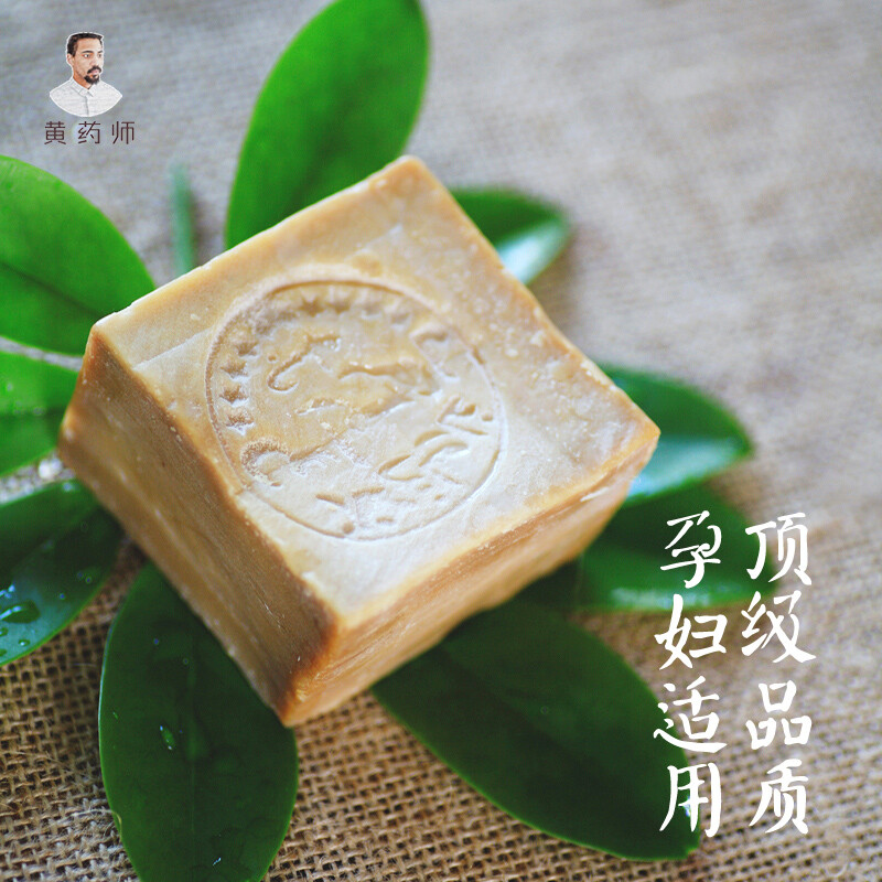 世界上最好的一块橄榄古皂！贴近大自然的味道，适合不喜欢化学香精的你，使用第一次时，你可能觉得有些干涩，但使用第二次、第三次后就会感受到皮肤能够呼吸，而且皮肤呈现非常自然健康的状态，既不会很粘腻也不会很干燥，干燥脱皮的现象得到了很大程度的缓解，几乎没有了；用来洗脸感觉更舒服，之前用过很多种洗面奶/洁面乳，要么保湿型的洗完粘腻感觉没洗干净，要么过于干净感觉干涩，用这款橄榄皂后完全没有这些不舒服的感觉，而且皮肤敏感、干燥、痘痘基本都消失了，只要平时认真卸妆、做够保湿功课，皮肤状态都非常不错，好久没有找到这种自然舒服的好状态啦！卸妆洁面，洗发，沐浴，孕妇及婴幼儿均可放心。
