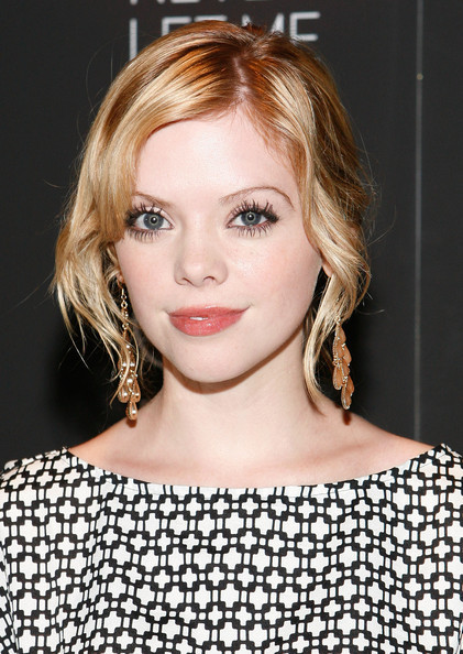 Hazel Williams ; Dreama Walker