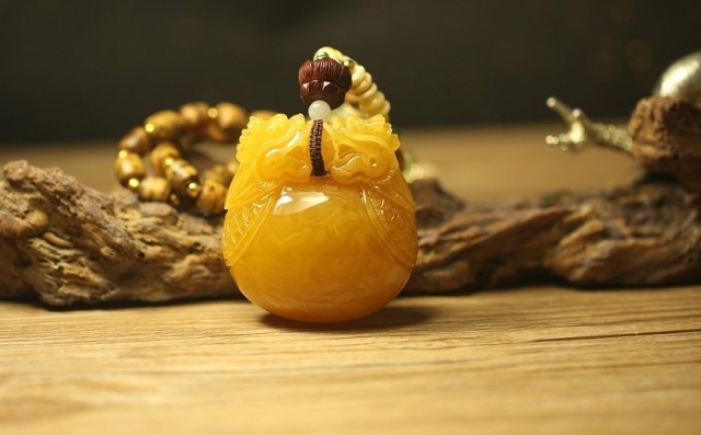 老蜜蜡木鱼雕件项链，当毛衣链真是非常的赞