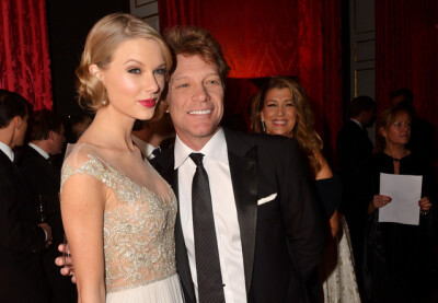 TAYLOR SWIFT - Winter Whites Gala