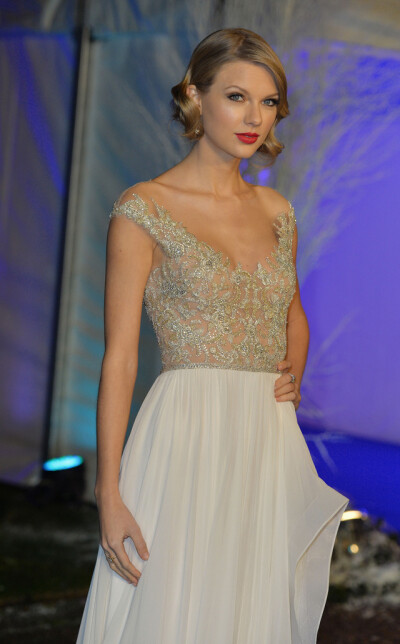 TAYLOR SWIFT - Winter Whites Gala