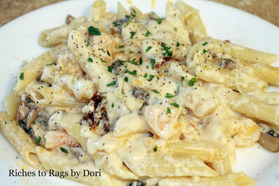 Creamy Alfredo Pasta with Shrimp, Mushrooms and Sun Dried Tomatoes