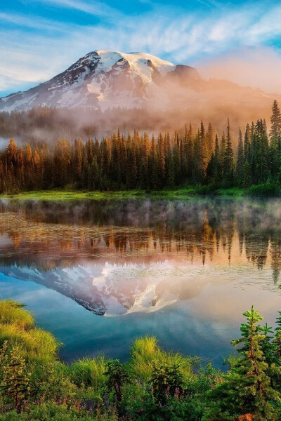 华盛顿喀斯喀特山脉风景。 -叶-