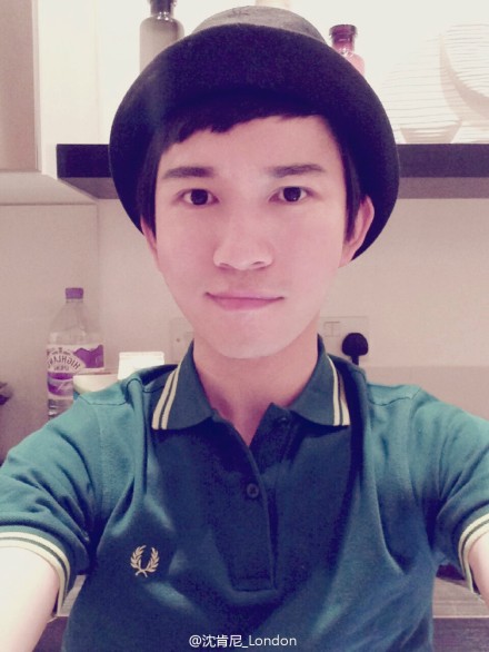 沈肯尼:-刚下楼,送水的女孩看到我就问:"你有15吗?