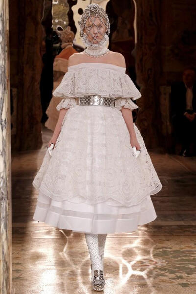 ALEXANDER_MCQUEEN_RUNWAY_F2013