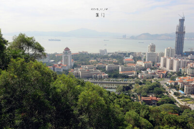 ＃厦门 普陀寺＃在普陀寺后面山上的观景台，能看见厦门大学