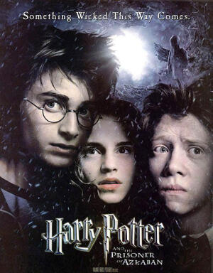 哈利·波特与阿兹卡班的囚徒Harry Potter and the Prisoner of Azkaban (2004)暑假才刚要结束，阿兹卡班监狱就发生了空前的越狱事件！传言逃犯天狼星布莱克(盖瑞欧德曼)就是十三年前出卖了詹姆和莉莉的人！现在他将矛头指向哈利波特，因此连一向安全的霍格华兹学校，也进驻了魔法界最令人胆寒的狱卒“催狂魔”负责守护，校园里一片风声鹤唳！哈利波特要如何对抗“催狂魔”的威胁，并赶在午夜时限到达之前，找出潜伏的佛地魔仆人，阻止一场大灾难的发生呢？