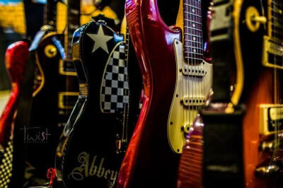 都认识吗?My little Avril's guitar!!