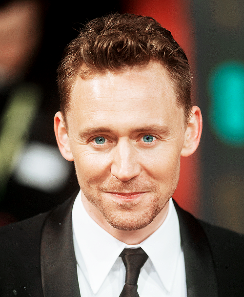 #tom hiddleston#bafta 2013#queue