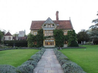  TOP7英格兰Great Milton的 Le Manoir Aux Quat’Saisons餐馆，主营法式菜肴，餐馆地址 英格兰Great Milton教堂路。