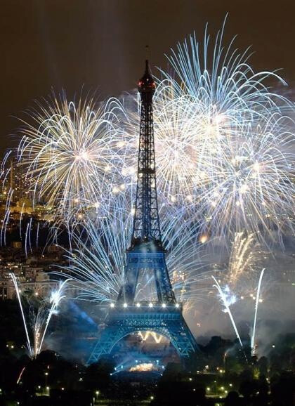 Eiffel Tower at nigh