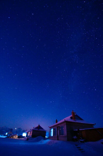 雪乡的蓝色星空