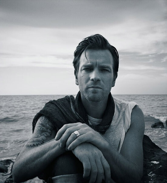 伊万·麦格雷戈（Ewan McGregor ），1971年3月31日出生于苏格兰珀斯郡，英国籍演员。1996年，被导演丹尼·鲍伊尔发掘，主演电影《猜火车》，凭借在影片中的表演，一举获得1997年英国电影学院奖最佳男主角，进入国际影坛。2001年，与妮可·基德曼联袂主演电影《红磨坊》，并获得2002年美国金球奖电影类－音乐喜剧类最佳男主角提名。2011年，凭借主要电影《到也门钓鲑鱼》，再次获得美国金球奖电影类－音乐喜剧类最佳男主角提名。2012年，获得第60届圣塞巴斯蒂安电影节终生成就奖。