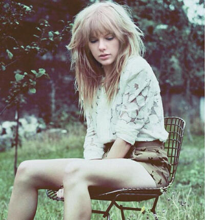 TAYLOR SWIFT