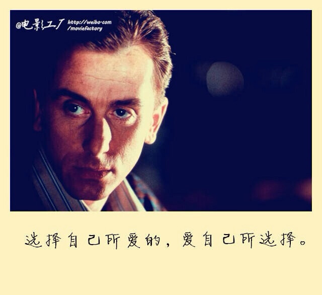 Tim Roth 蒂姆·罗斯1961年5月14日出生于英国伦敦，52岁。善于模仿各种口音，常被误认为美国人。他在坎伯维尔艺术学院学习过雕塑，之后退学，一心追求表演事业。第一个突破是1982年在英国电视电影《英国制造》中扮演的角色。他因在1998年的《海上钢琴师》中饰演1900被大众熟知。