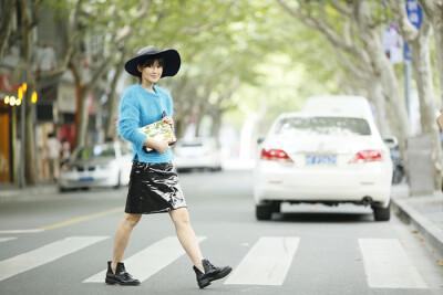 陈燃的淘宝店http://shop105876710.taobao.com/?spm=0.0.0.0.6OglWm 价格没有下4位数的，小心点戳，不过搭配还是很漂亮的！给这位中国ITGIRL点个赞吧。