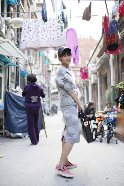 陈燃的淘宝店http://shop105876710.taobao.com/?spm=0.0.0.0.6OglWm 价格没有下4位数的，小心点戳，不过搭配还是很漂亮的！给这位中国ITGIRL点个赞吧。