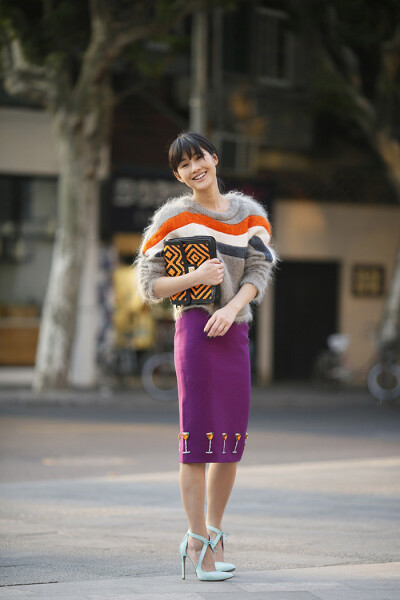 陈燃的淘宝店http://shop105876710.taobao.com/?spm=0.0.0.0.6OglWm 价格没有下4位数的，小心点戳，不过搭配还是很漂亮的！给这位中国ITGIRL点个赞吧。