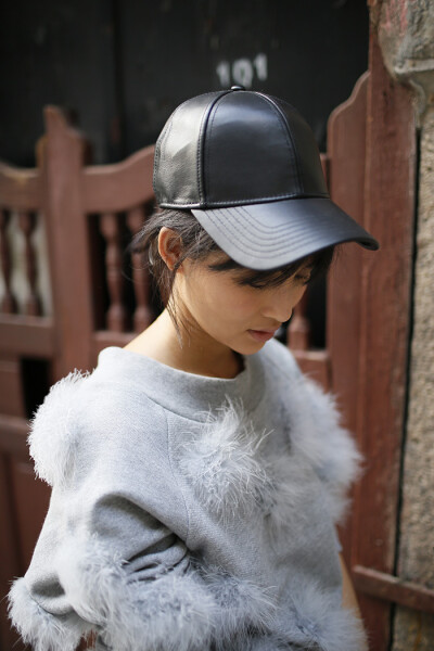 陈燃的淘宝店http://shop105876710.taobao.com/?spm=0.0.0.0.6OglWm 价格没有下4位数的，小心点戳，不过搭配还是很漂亮的！给这位中国ITGIRL点个赞吧。