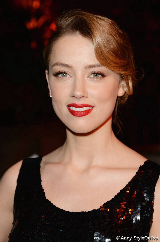 妆容：Amber Heard 前后渐变大地色眼影+红唇