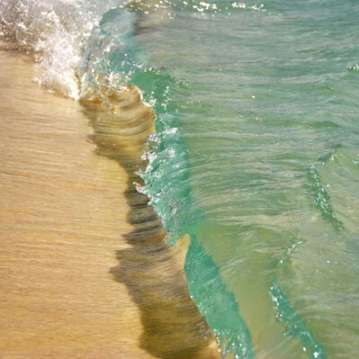 班赛岛的水晶海浪