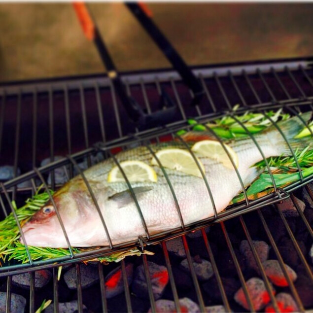 小鱼快逃 Fish Grilling Basket烤鱼架，烤架的创意~！