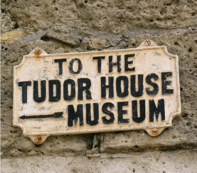 都铎建筑博物馆Tudor House Museum是南安普敦少数留存至今的古建筑，修建于1495年，历史上曾作为家居、艺术家工作室和商业建筑。都铎王朝是1485-1603年间统治英格兰王国的王朝，共经历了五代君主。虽然历时不长，但…