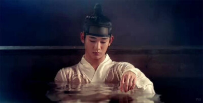 拥抱太阳的月亮 金秀贤