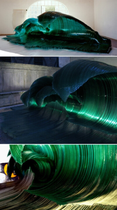 意大利雕塑家Mario Ceroli 的玻璃海浪雕塑作品