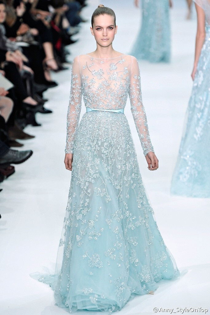 天蓝色礼服长裙 Fashion show. Elie Saab