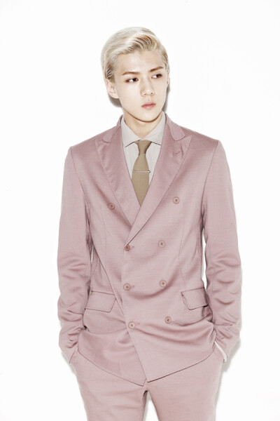 吴世勋 sehun exo 2013 L′Officiel Hommes杂志拍摄高清大图 西装代言