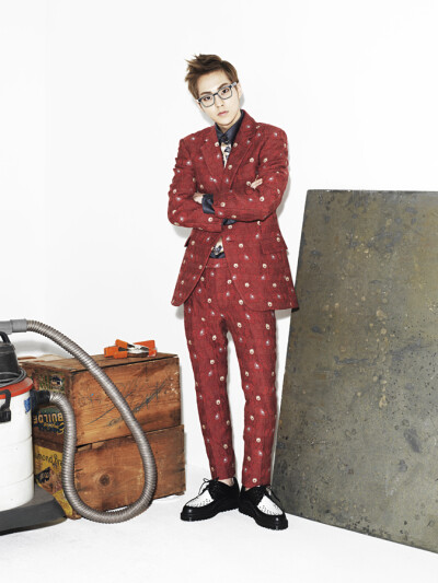 金珉锡 XIUMIN exo 2013 L′Officiel Hommes杂志拍摄高清大图 西装代言