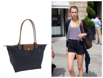 品牌：Longchamp 款名：Longchamp Le Pliage （large） Longchamp一直保持“实惠奢侈品牌”形象，而Le Pliage是最实惠、也是众多消费者都负担得起的系列。小钱包大概两三百，大号布面购物袋也在千元以内。皮质的价…