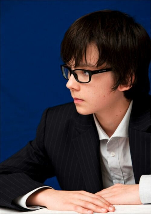 Asa Butterfield。