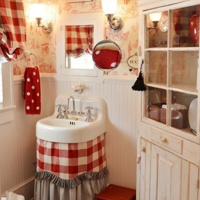 Red polka dots bathroom