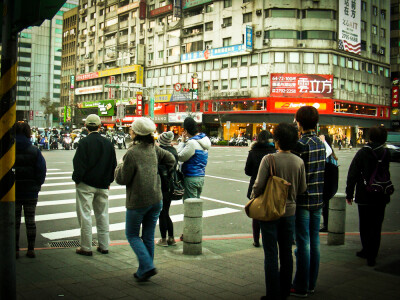 台北街头，所有人都遵守交通规则