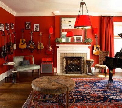 能有一间吉他室太幸福了