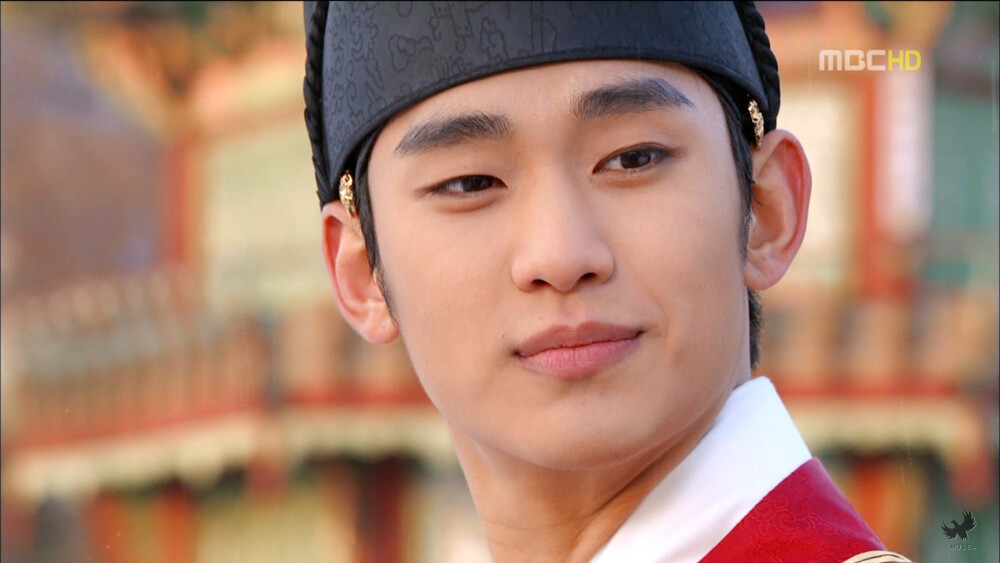 金秀贤(拥抱太阳的月亮)