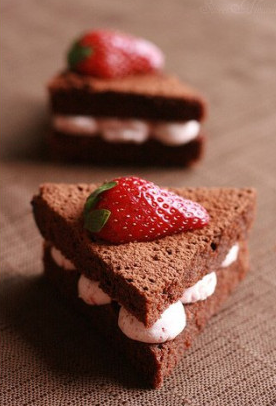 草莓巧克力三明治蛋糕