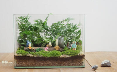 #屿路生活#多多洛和小梅的故事还在那宁静祥和的村庄里继续。夏天的微风刚吹拂过脸颊，秋日里绯红的枫叶便在头上悄然起舞。是谁翻开了崭新的第一页日历？是雨中衔着绿枝的燕儿？还是初冬清晨，风姿绰约的枝叶上盈满的…