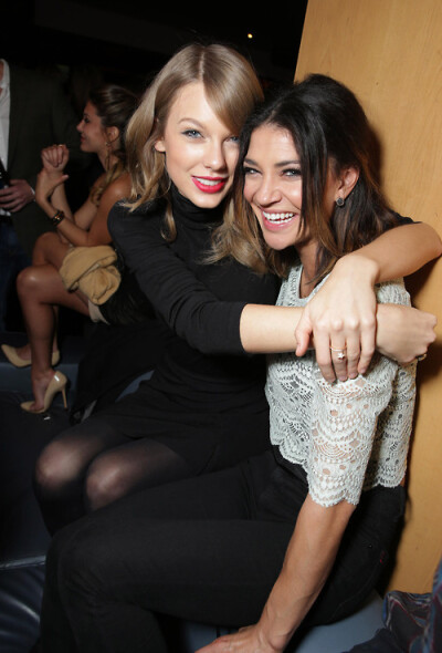 TAYLOR SWIFT and Jessica Szhor - That Awkward Moment 电影 After Party