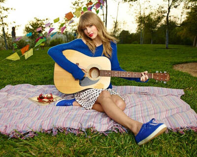 TAYLOR SWIFT - Keds广告图