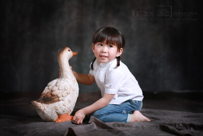 小婧婧三岁照，来自深圳婴爱儿童摄影宝宝照客片欣赏节选www.szinlove.com