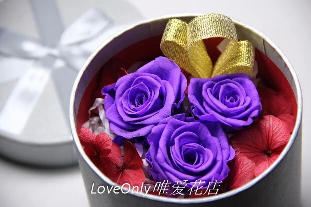 LoveOnly唯爱花店3朵永恒玫瑰花花礼盒花盒生日礼物情人节礼物 http://tb.cn/jEPL8ey