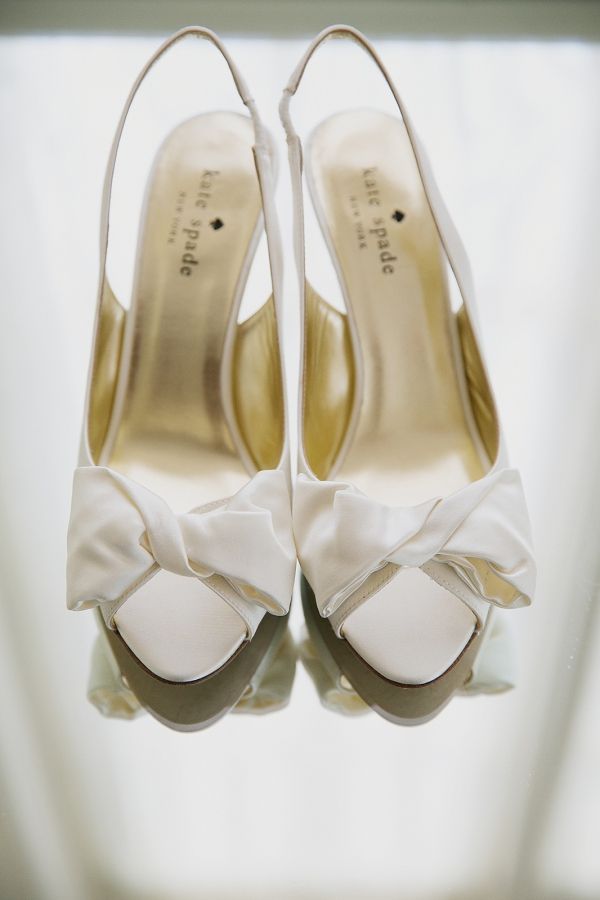 1940s Inspired Relaxed California Wedding---white kate spade bridal shoes 白色新娘婚鞋。曦